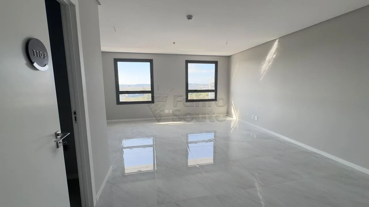 Comprar Comercial / Sala em Condom&iacute;nio em Pelotas R$ 390.000,00 - Foto 3