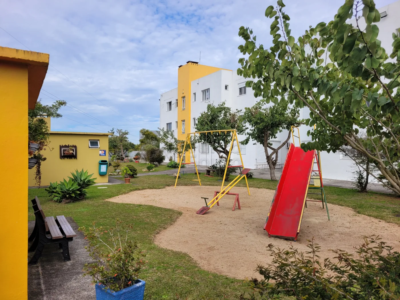 Comprar Apartamento / Padr&atilde;o em Pelotas R$ 270.000,00 - Foto 16
