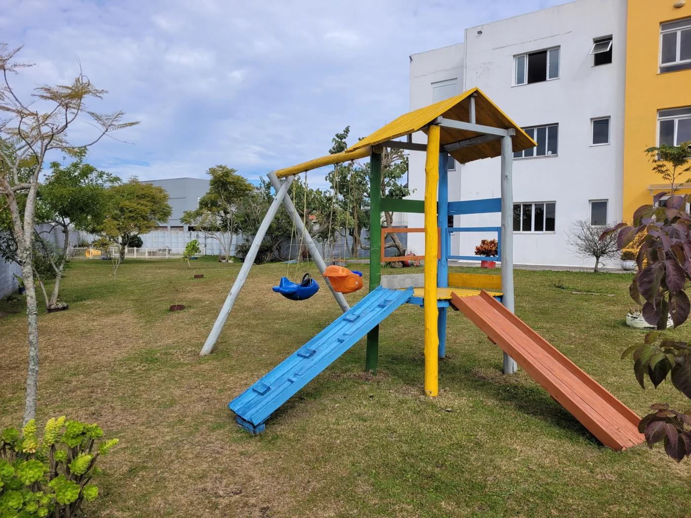 Comprar Apartamento / Padr&atilde;o em Pelotas R$ 270.000,00 - Foto 17