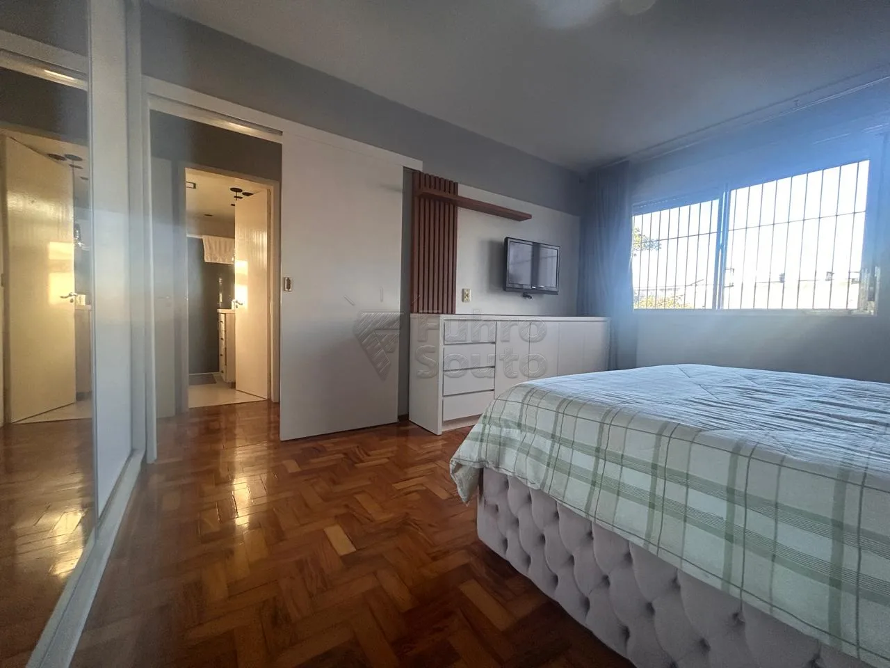 Comprar Apartamento / Padr&atilde;o em Pelotas R$ 350.000,00 - Foto 10