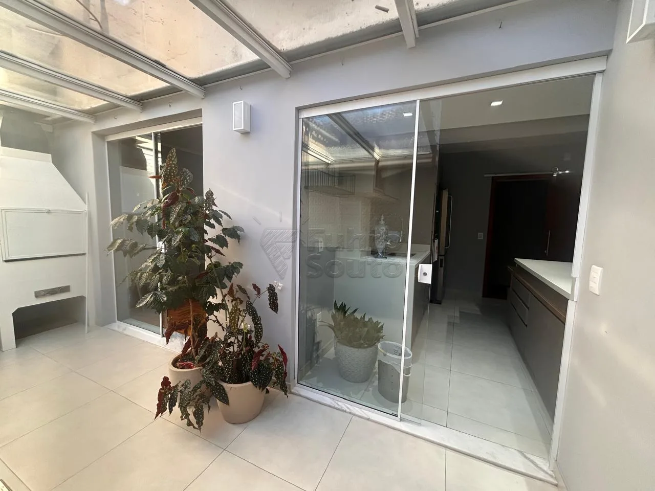 Comprar Apartamento / Padr&atilde;o em Pelotas R$ 350.000,00 - Foto 15