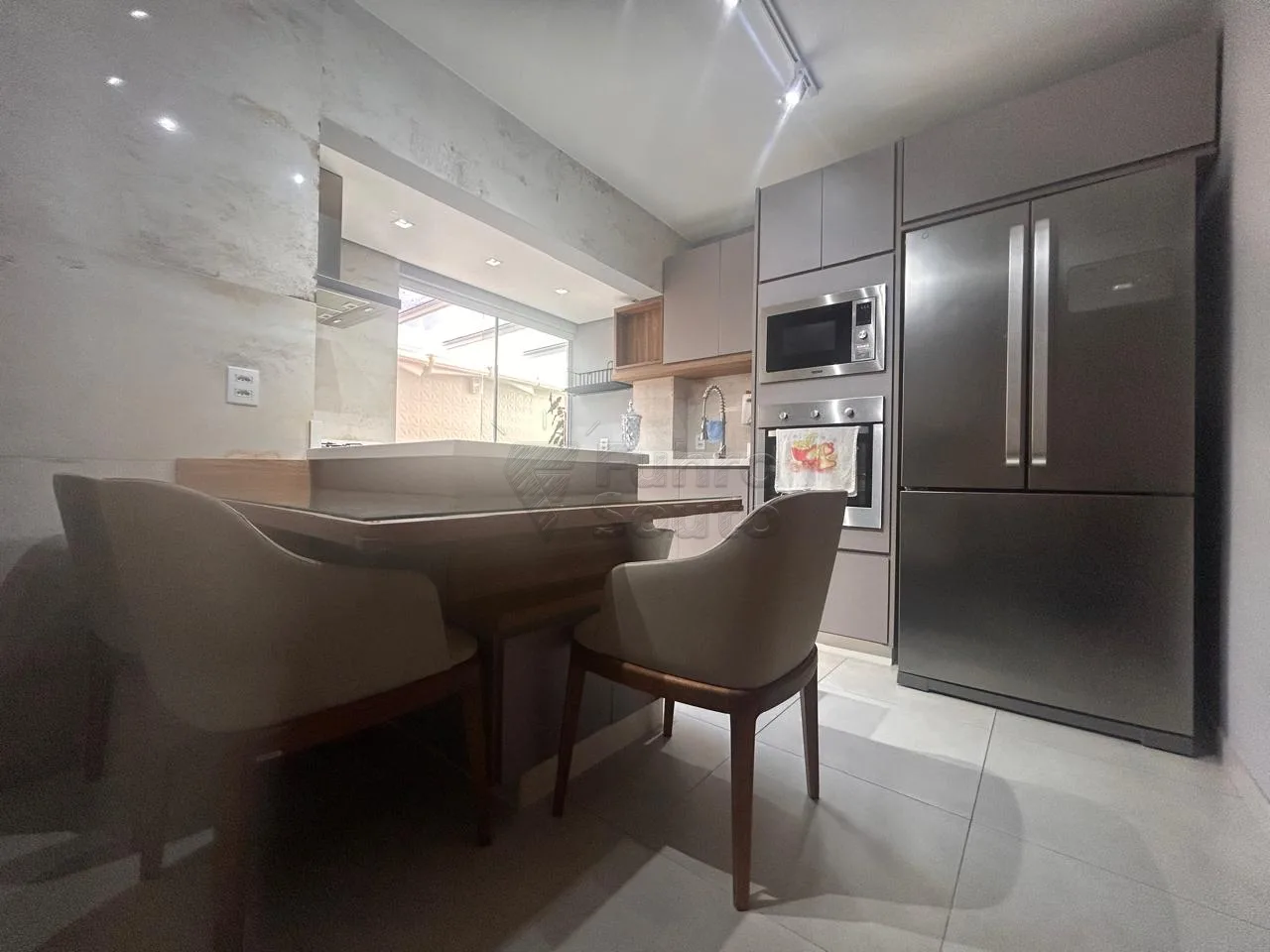 Comprar Apartamento / Padr&atilde;o em Pelotas R$ 350.000,00 - Foto 5