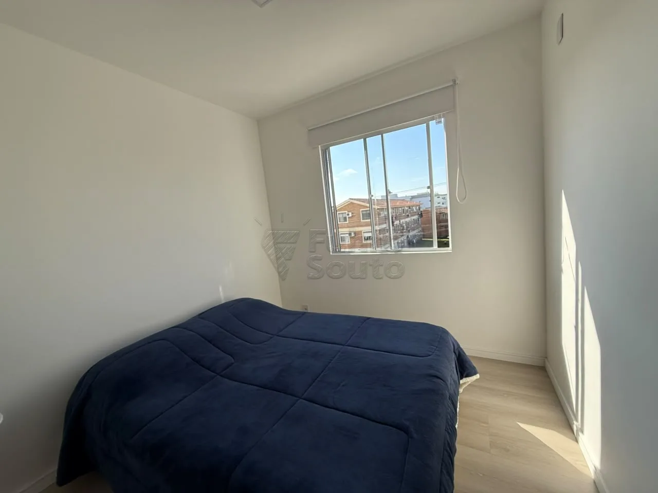 Comprar Apartamento / Padr&atilde;o em Pelotas R$ 350.000,00 - Foto 4