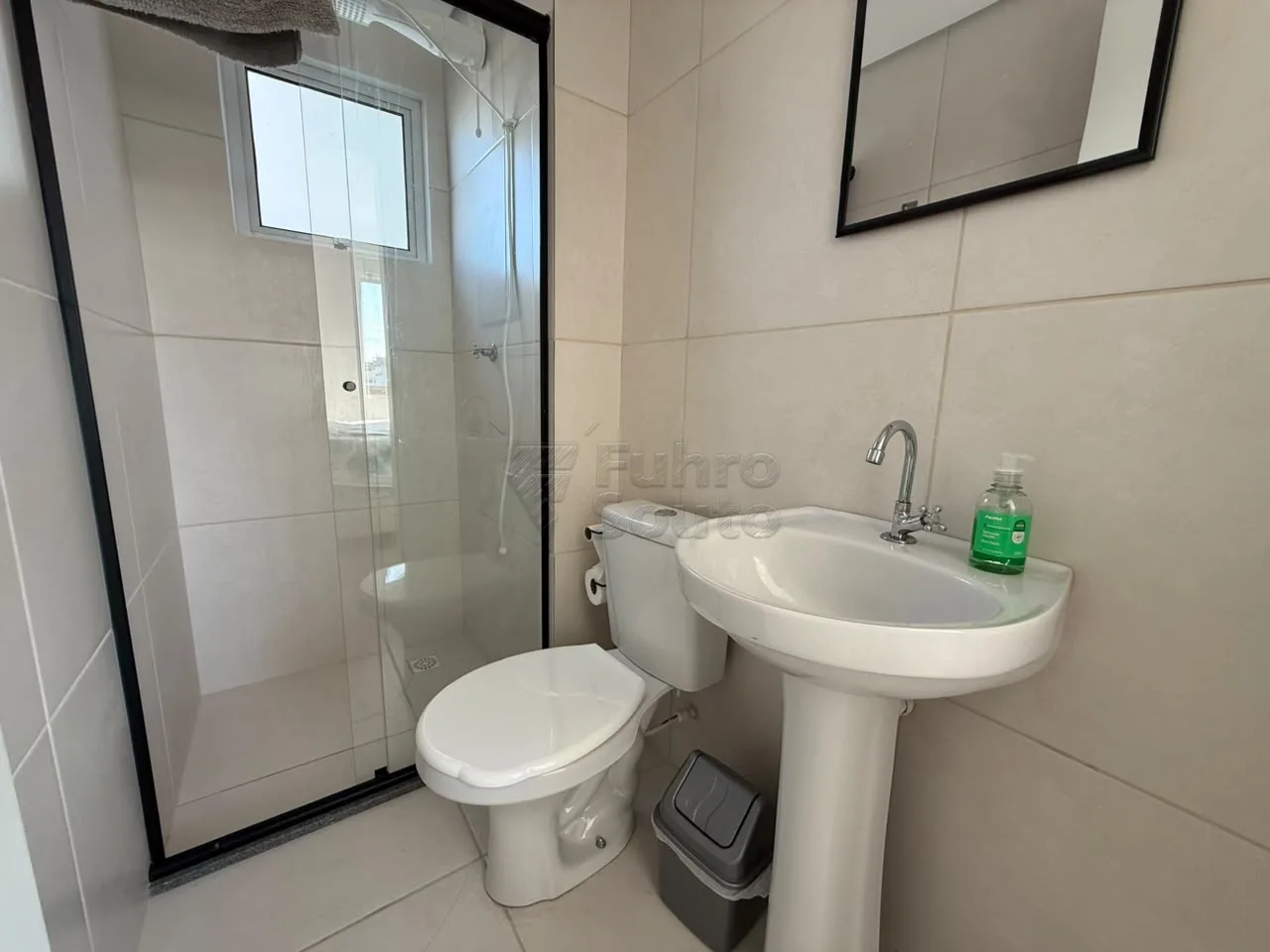 Comprar Apartamento / Padr&atilde;o em Pelotas R$ 350.000,00 - Foto 5