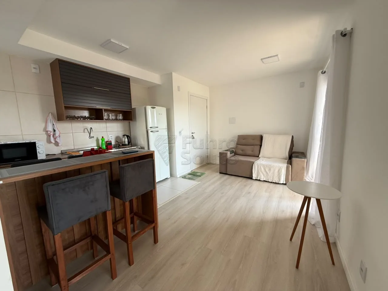 Comprar Apartamento / Padr&atilde;o em Pelotas R$ 350.000,00 - Foto 2