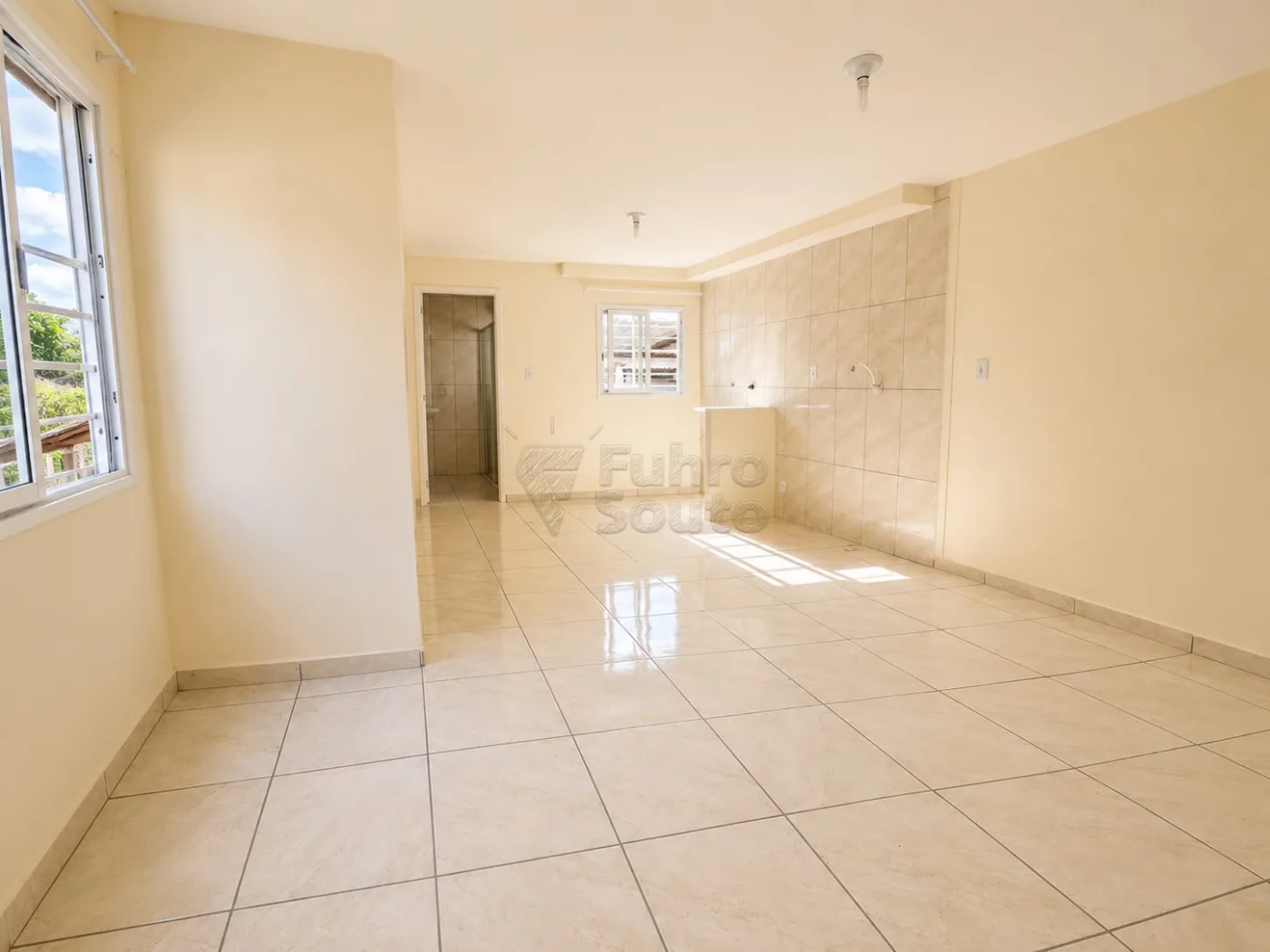 Comprar Apartamento / Padr&atilde;o em Pelotas R$ 124.900,00 - Foto 2
