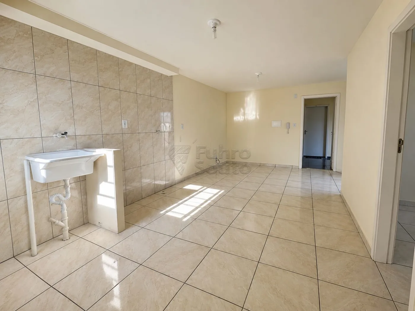 Comprar Apartamento / Padr&atilde;o em Pelotas R$ 124.900,00 - Foto 3