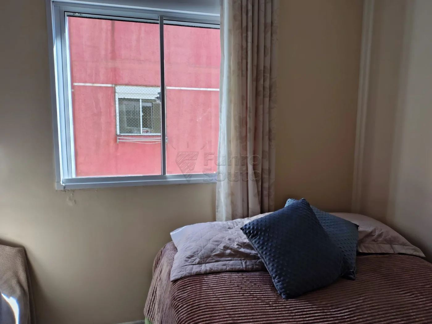 Comprar Apartamento / Padr&atilde;o em Pelotas R$ 170.000,00 - Foto 4