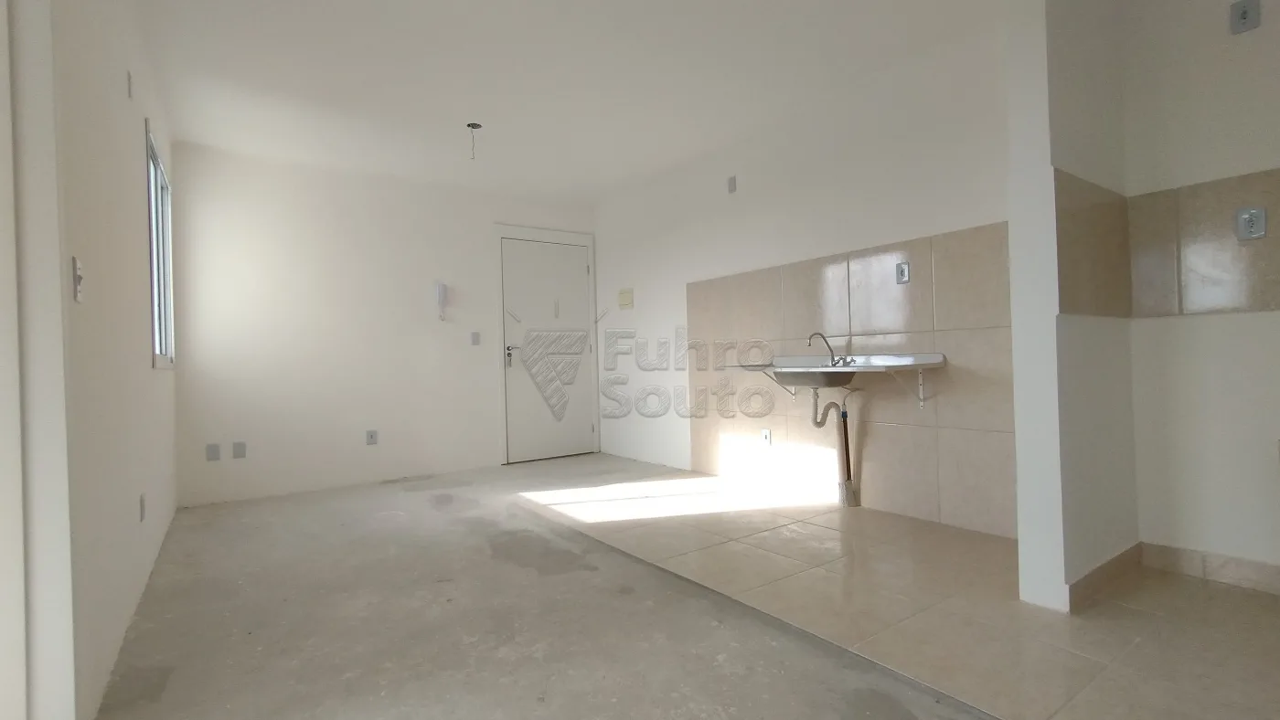 Comprar Apartamento / Padr&atilde;o em Pelotas R$ 140.000,00 - Foto 4