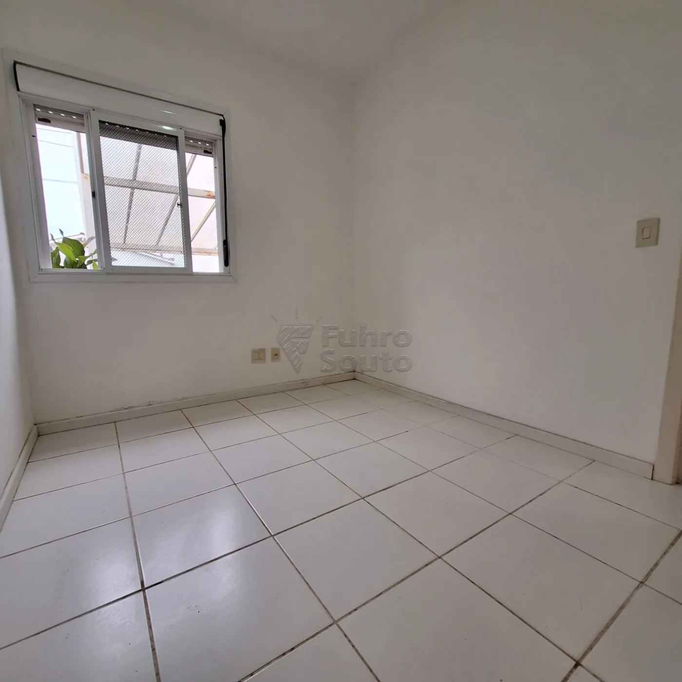 Comprar Casa / Condom&iacute;nio em Pelotas R$ 375.000,00 - Foto 5