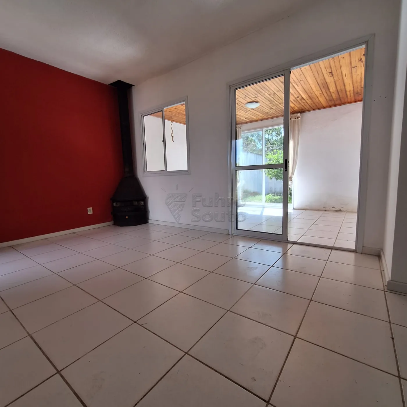 Comprar Casa / Condom&iacute;nio em Pelotas R$ 375.000,00 - Foto 2