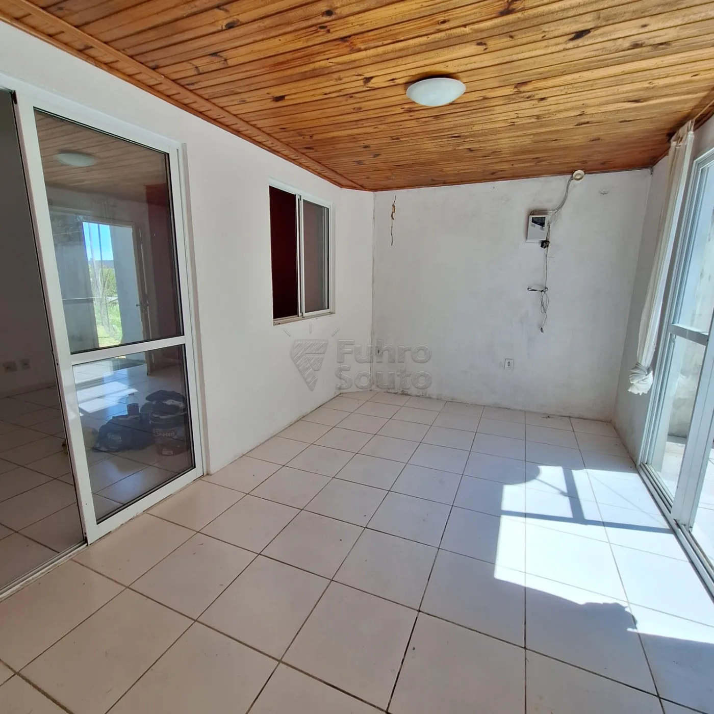 Comprar Casa / Condom&iacute;nio em Pelotas R$ 375.000,00 - Foto 8