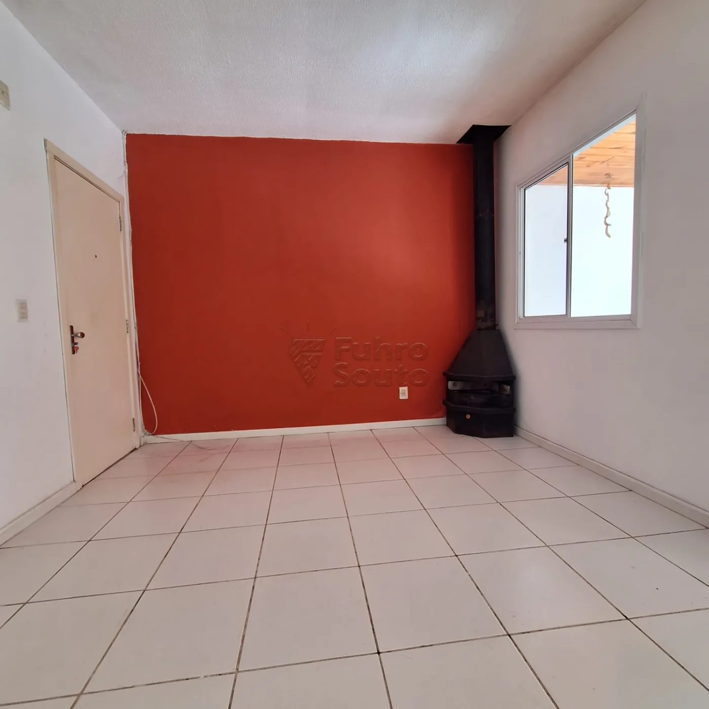 Comprar Casa / Condom&iacute;nio em Pelotas R$ 375.000,00 - Foto 1