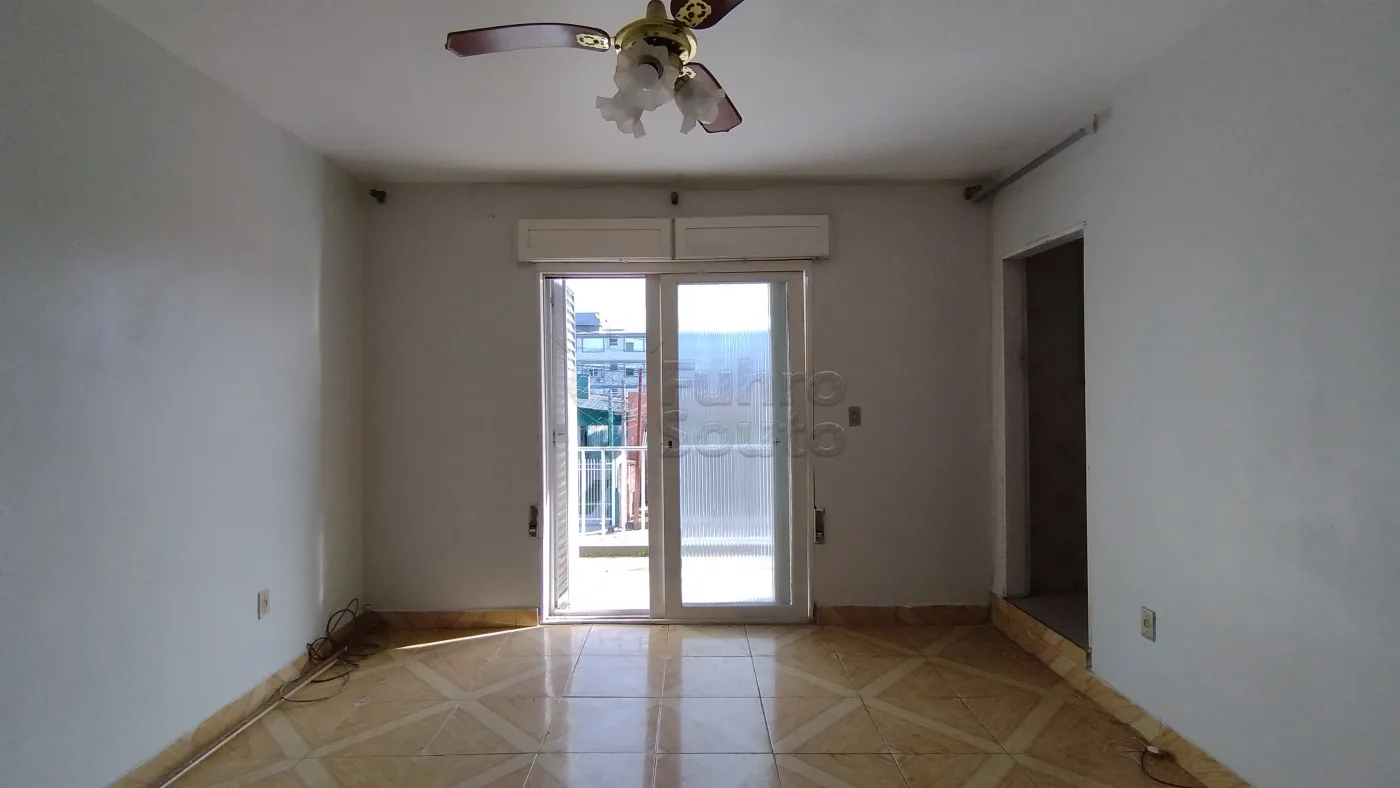 Comprar Casa / Padr&atilde;o em Pelotas R$ 320.000,00 - Foto 7
