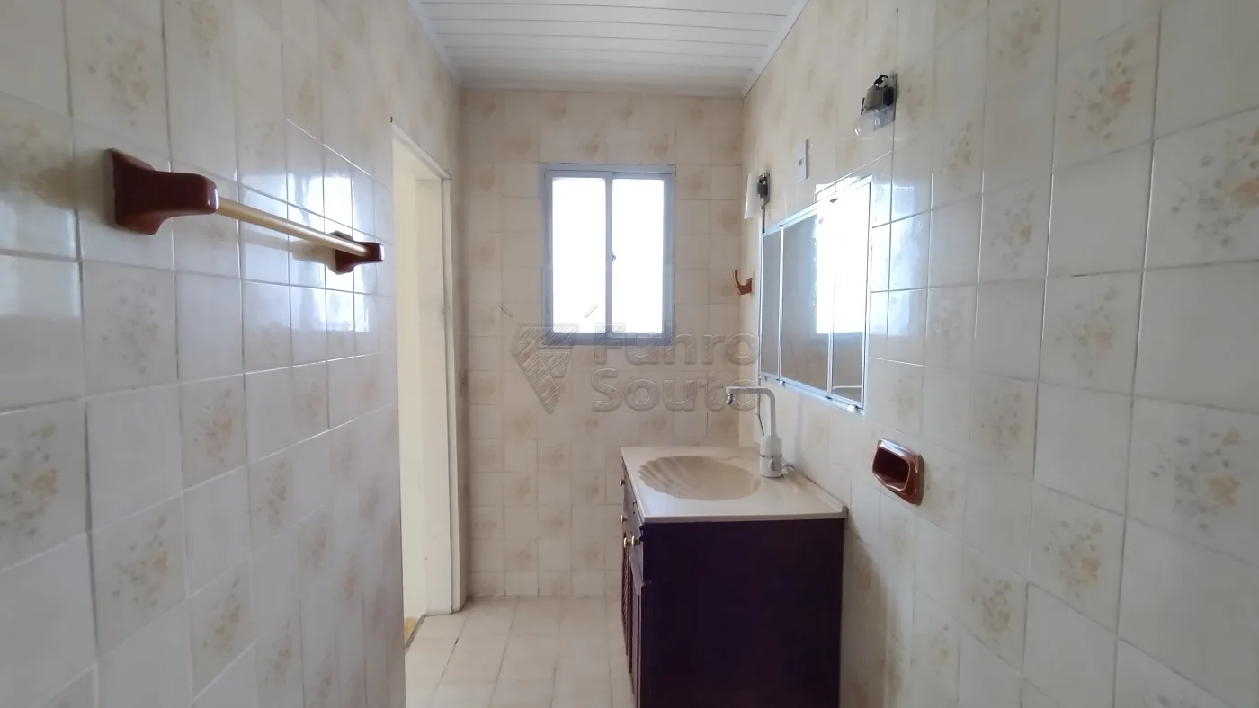 Comprar Casa / Padr&atilde;o em Pelotas R$ 320.000,00 - Foto 11
