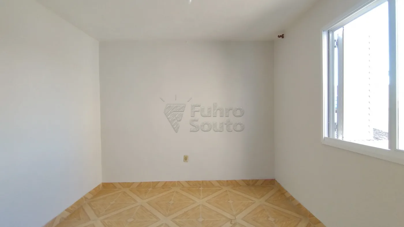 Comprar Casa / Padr&atilde;o em Pelotas R$ 320.000,00 - Foto 9