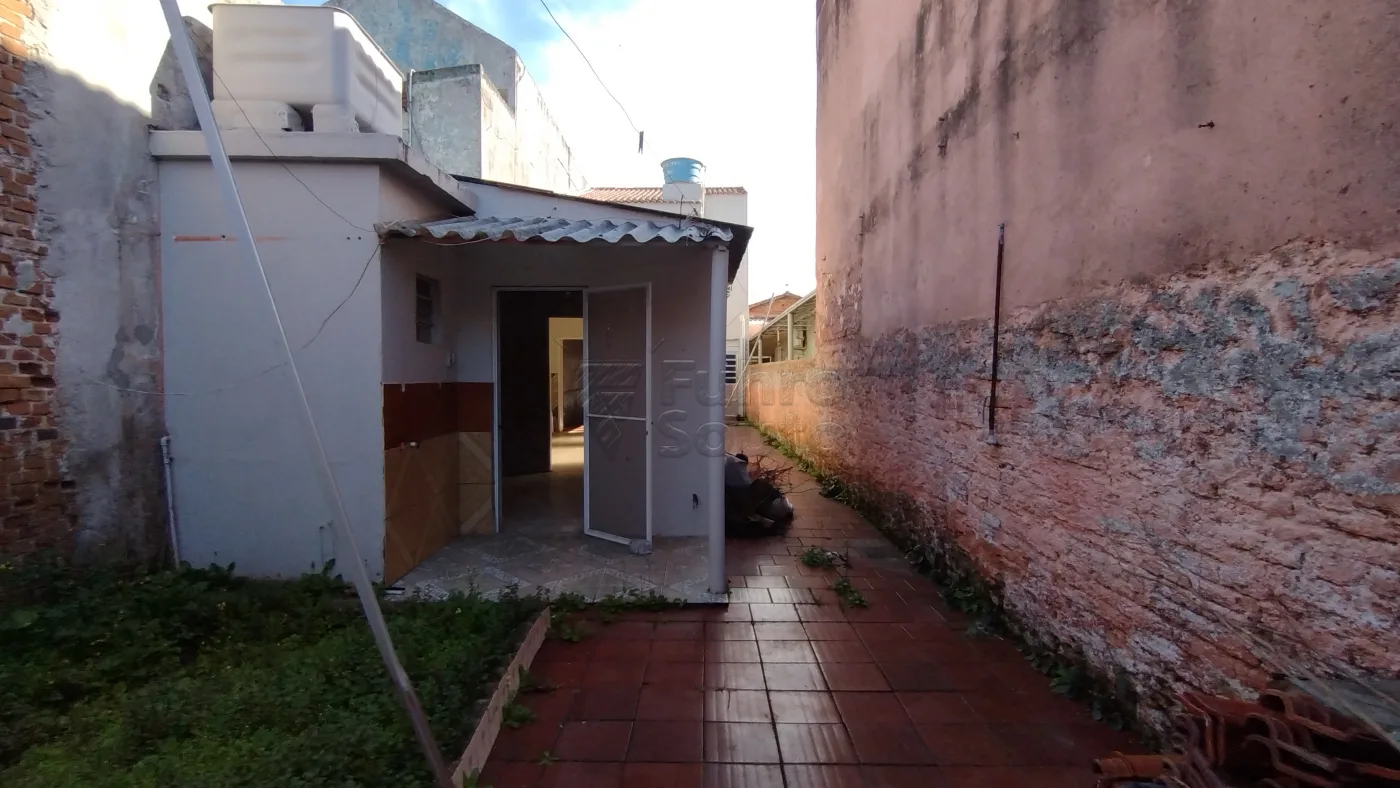 Comprar Casa / Padr&atilde;o em Pelotas R$ 320.000,00 - Foto 14