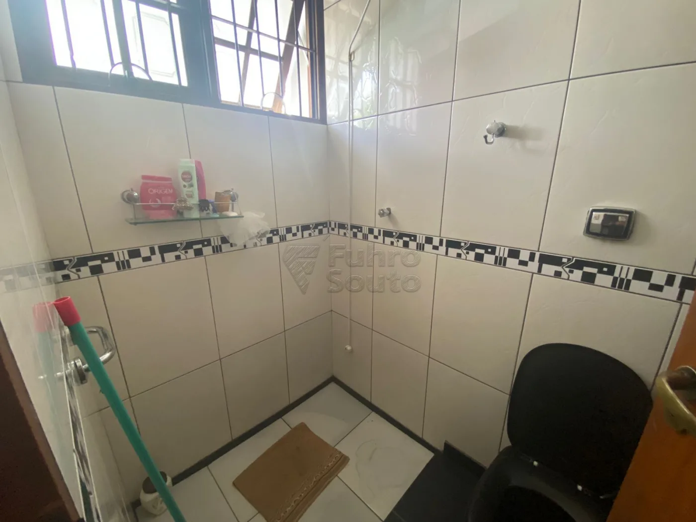 Comprar Casa / Padr&atilde;o em Pelotas R$ 458.000,00 - Foto 6
