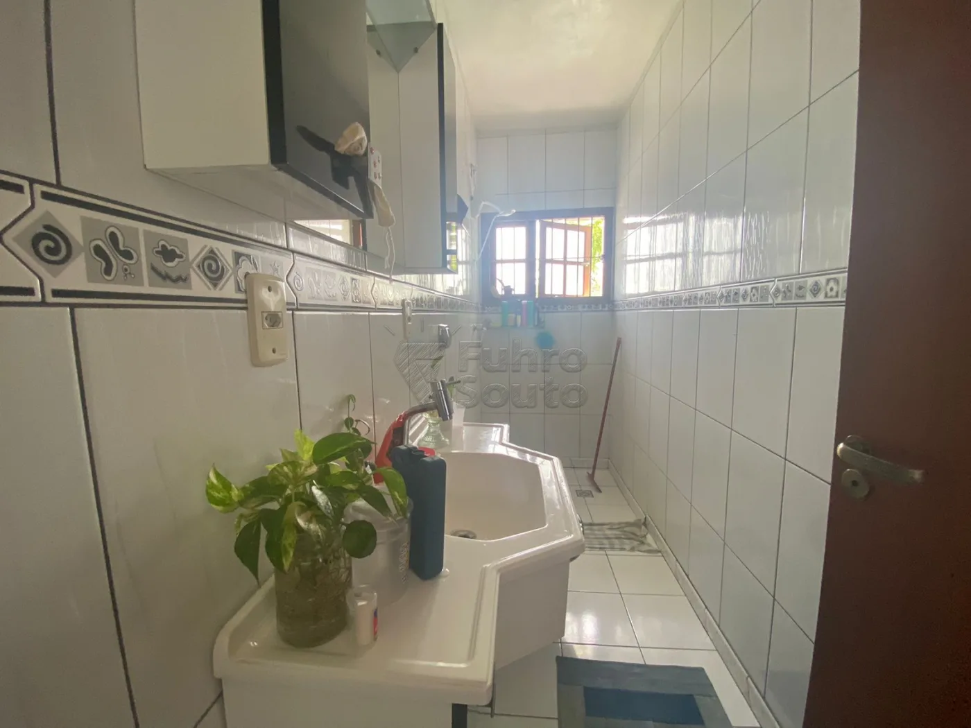 Comprar Casa / Padr&atilde;o em Pelotas R$ 458.000,00 - Foto 7