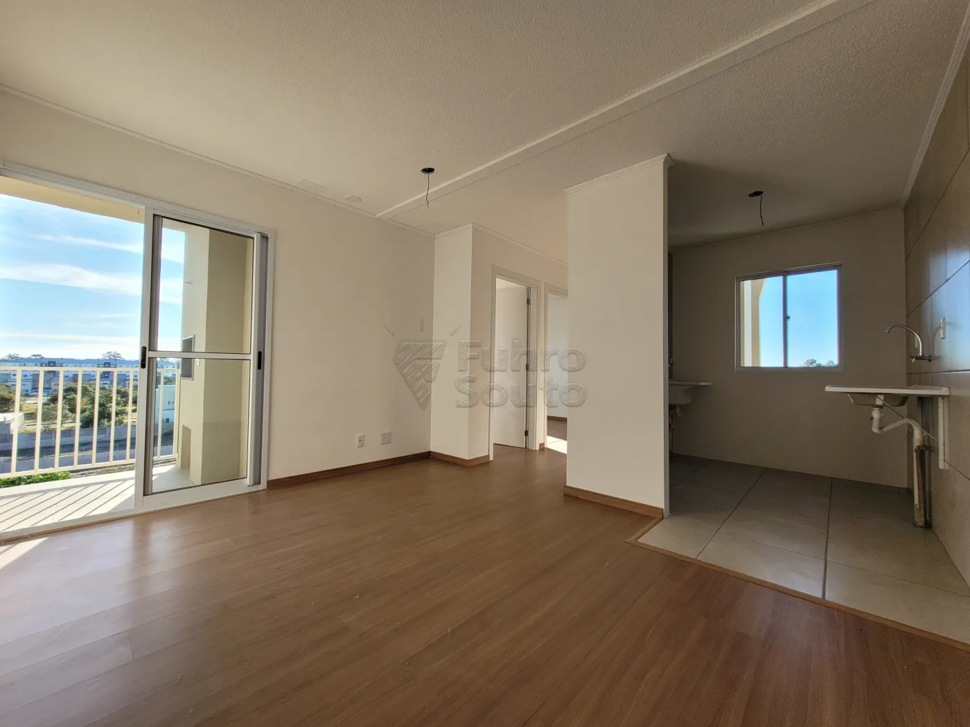 Alugar Apartamento / Padr&atilde;o em Pelotas R$ 900,00 - Foto 1