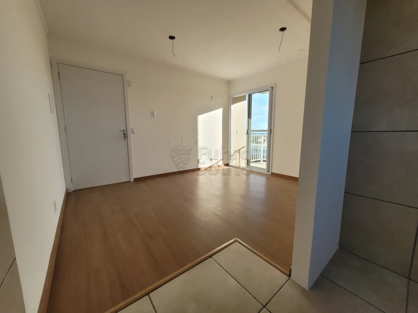Alugar Apartamento / Padr&atilde;o em Pelotas R$ 900,00 - Foto 4