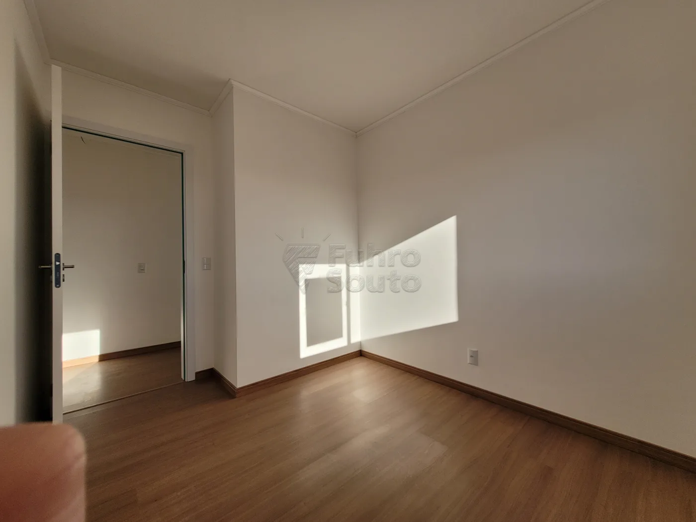 Alugar Apartamento / Padr&atilde;o em Pelotas R$ 900,00 - Foto 5