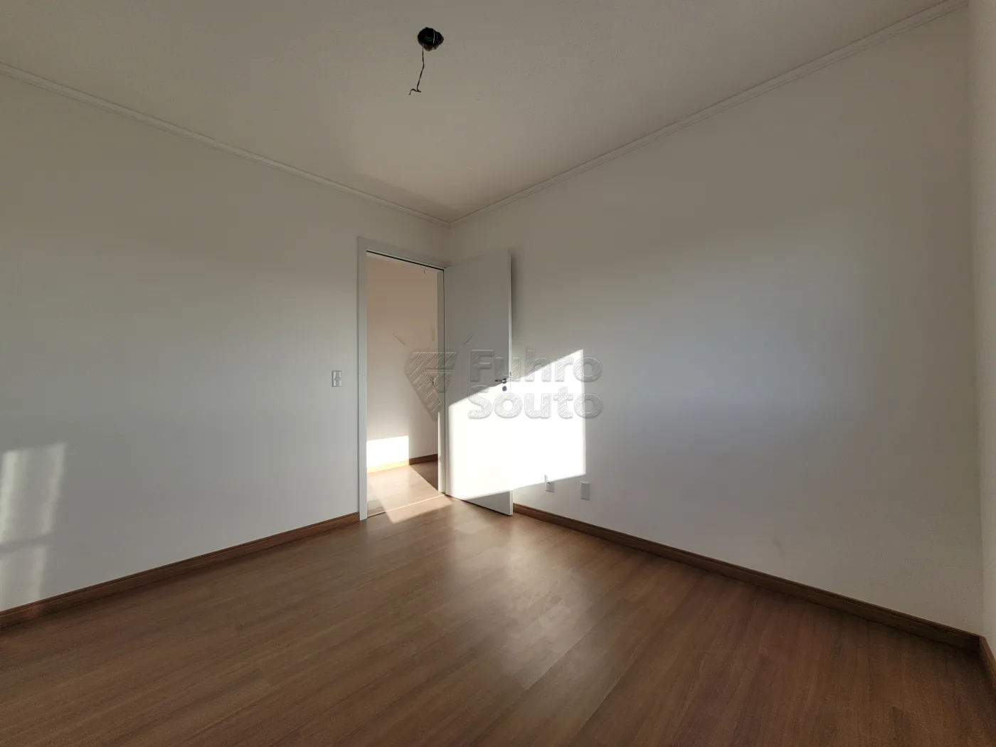 Alugar Apartamento / Padr&atilde;o em Pelotas R$ 900,00 - Foto 7