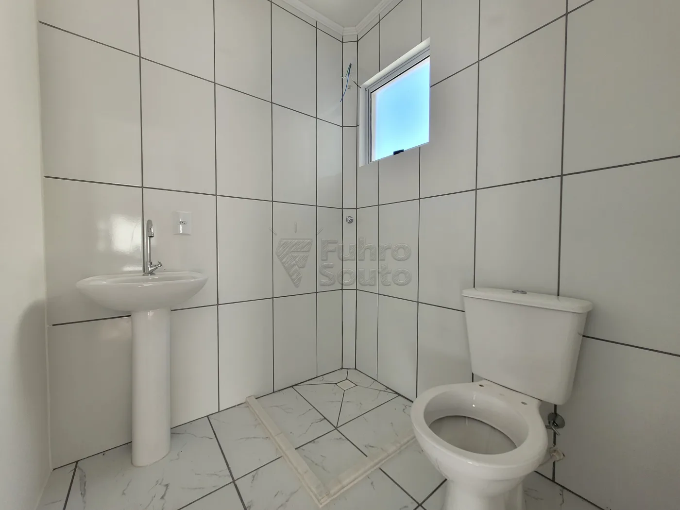 Alugar Apartamento / Padr&atilde;o em Pelotas R$ 900,00 - Foto 11