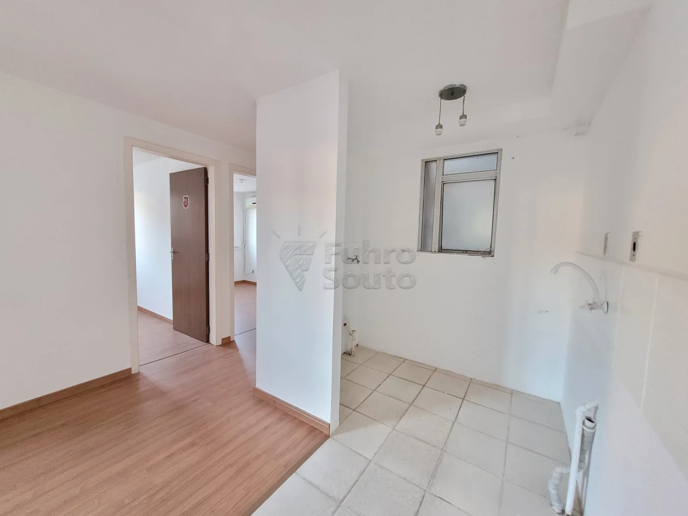 Comprar Apartamento / Padr&atilde;o em Pelotas R$ 155.000,00 - Foto 2