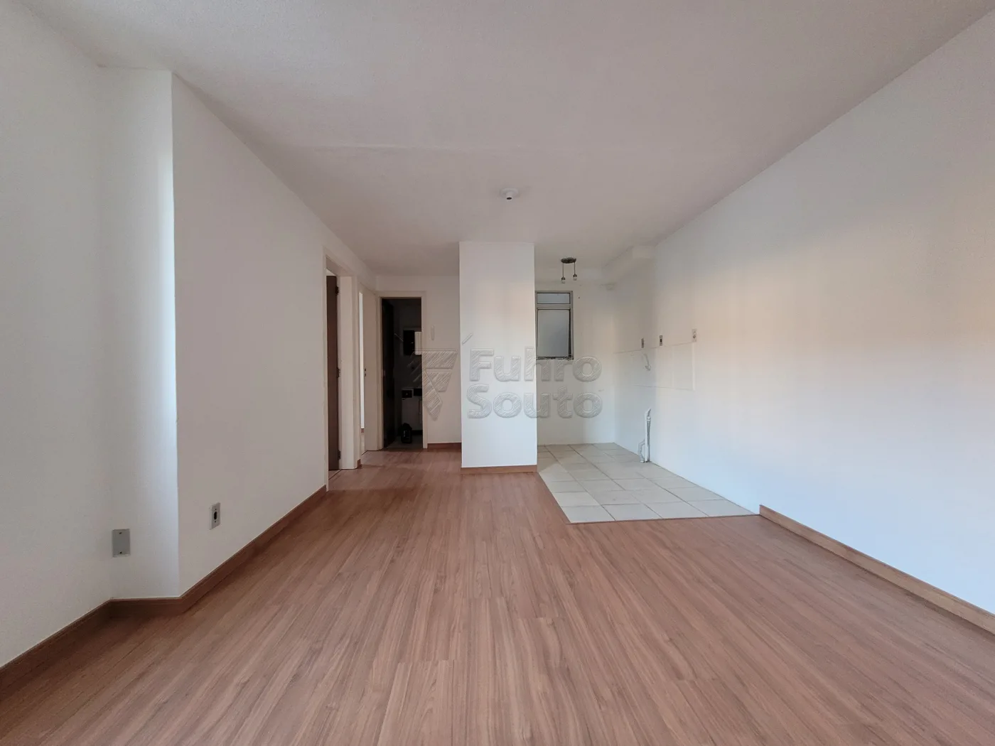 Comprar Apartamento / Padr&atilde;o em Pelotas R$ 155.000,00 - Foto 3