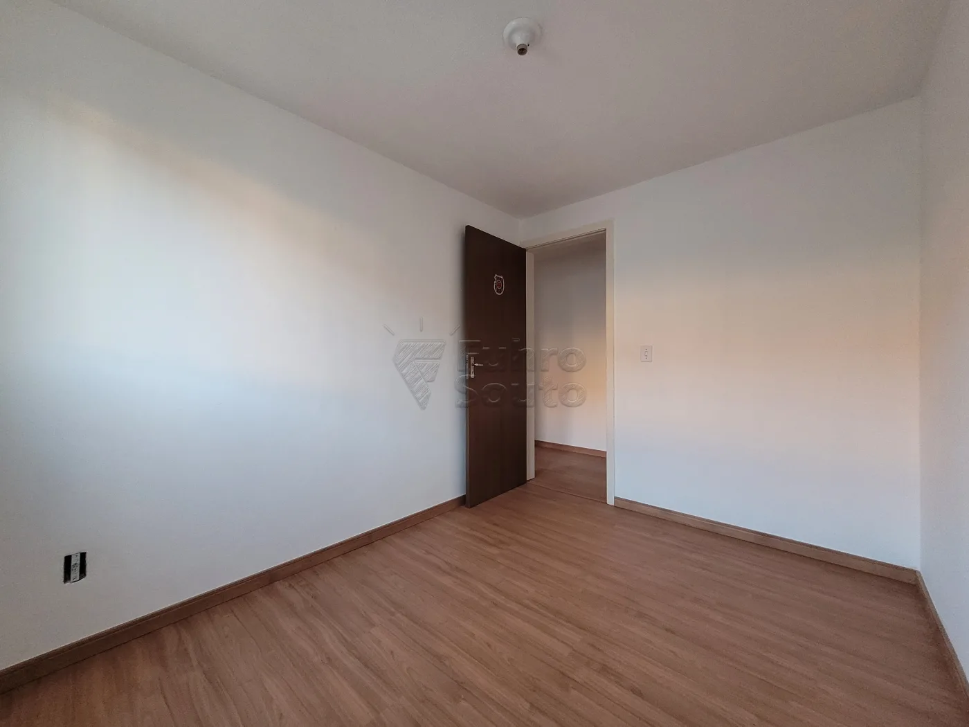Comprar Apartamento / Padr&atilde;o em Pelotas R$ 155.000,00 - Foto 5