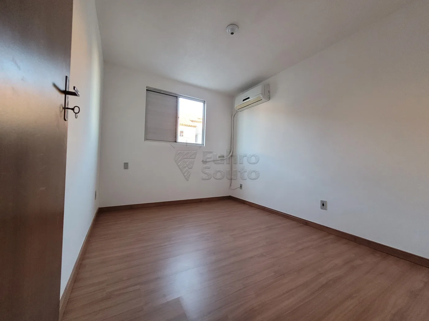 Comprar Apartamento / Padr&atilde;o em Pelotas R$ 155.000,00 - Foto 6