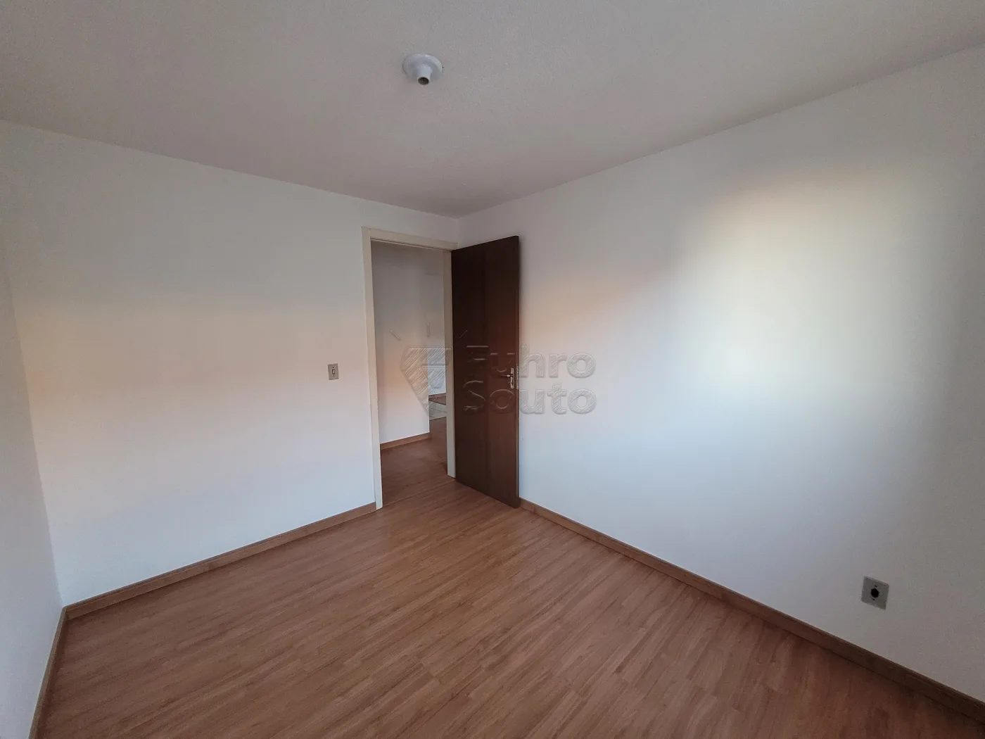 Comprar Apartamento / Padr&atilde;o em Pelotas R$ 155.000,00 - Foto 7