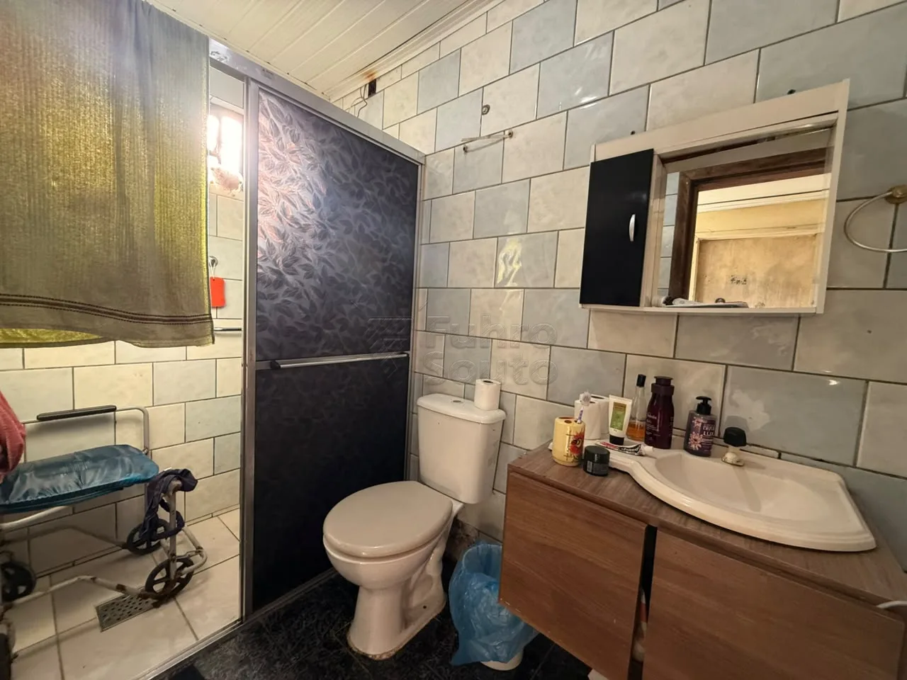 Comprar Casa / Padr&atilde;o em Pelotas R$ 300.000,00 - Foto 4