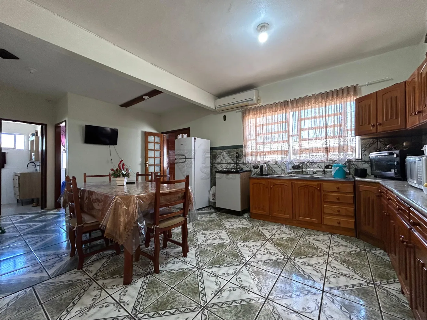 Comprar Casa / Padr&atilde;o em Pelotas R$ 480.000,00 - Foto 3
