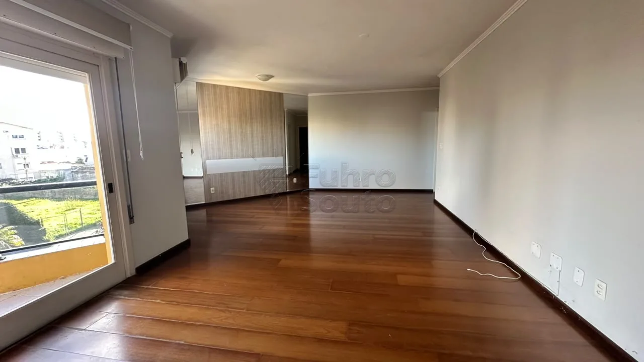 Comprar Apartamento / Padr&atilde;o em Pelotas R$ 700.000,00 - Foto 4