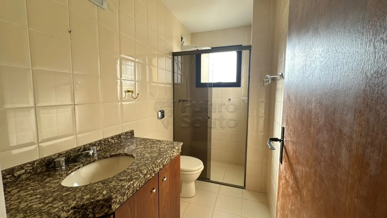 Comprar Apartamento / Padr&atilde;o em Pelotas R$ 700.000,00 - Foto 18