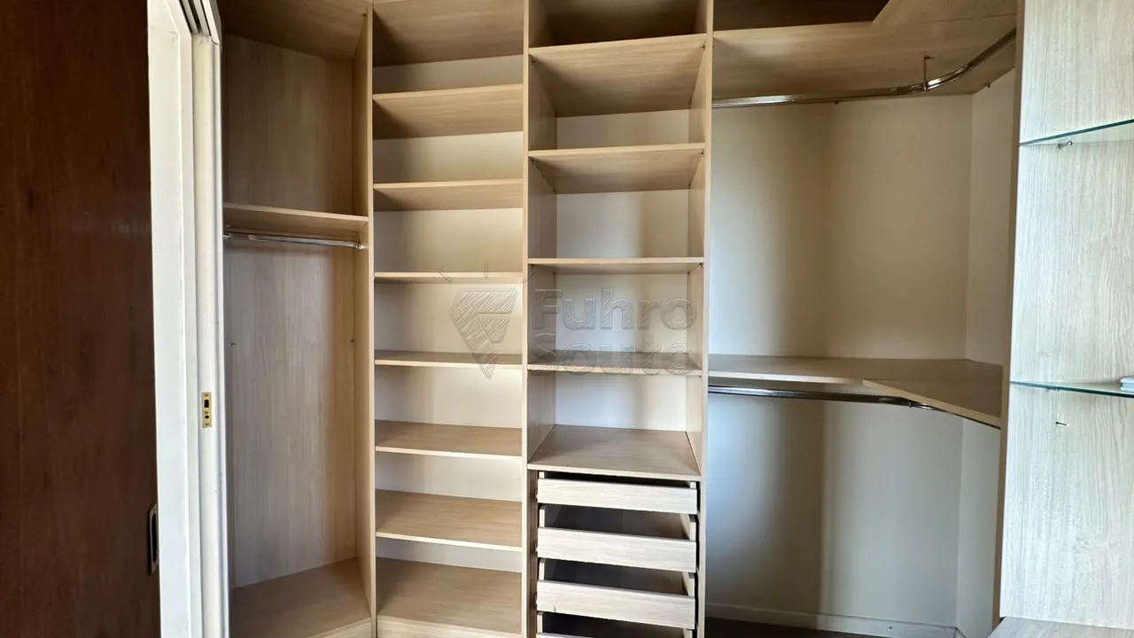 Comprar Apartamento / Padr&atilde;o em Pelotas R$ 700.000,00 - Foto 16