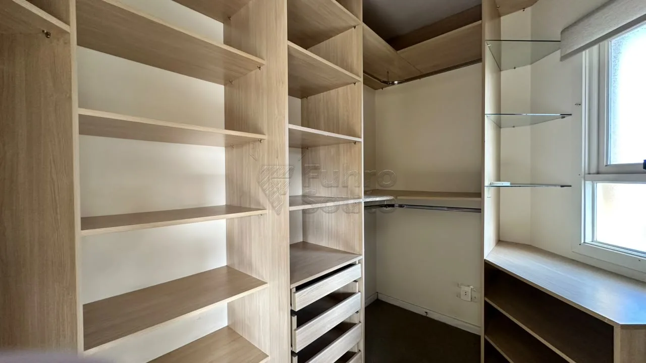 Comprar Apartamento / Padr&atilde;o em Pelotas R$ 700.000,00 - Foto 17