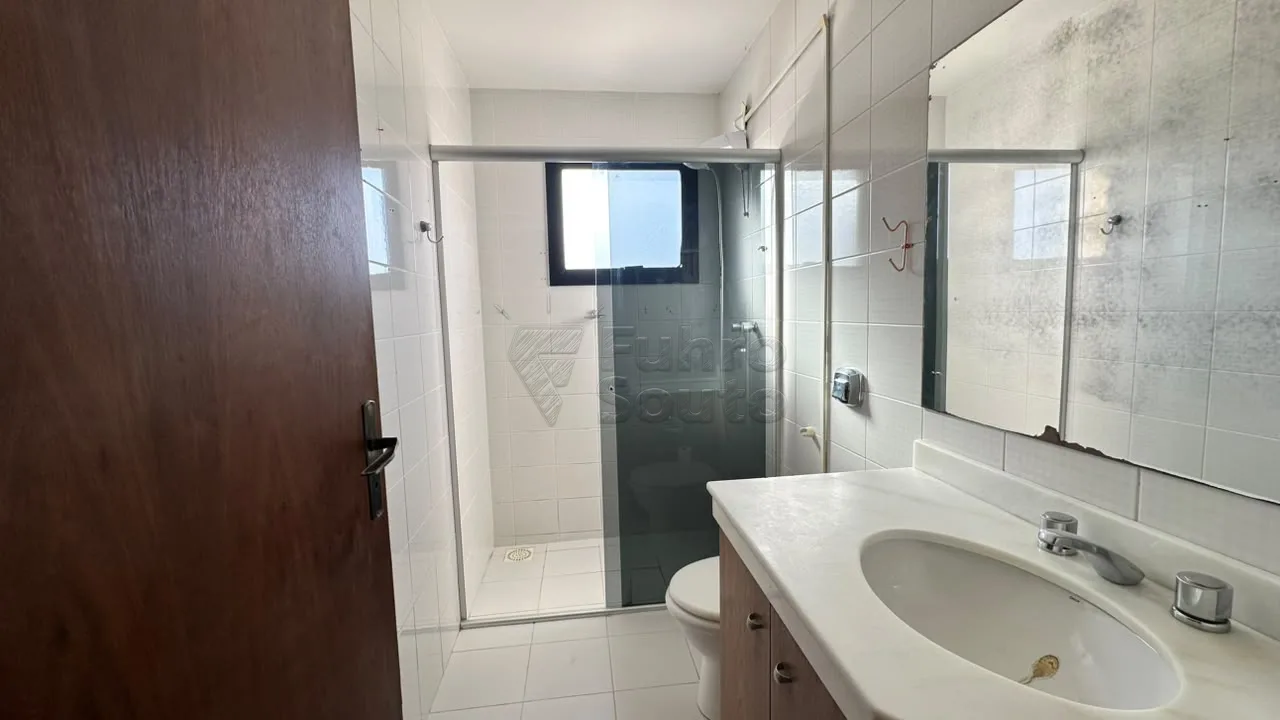 Comprar Apartamento / Padr&atilde;o em Pelotas R$ 700.000,00 - Foto 19