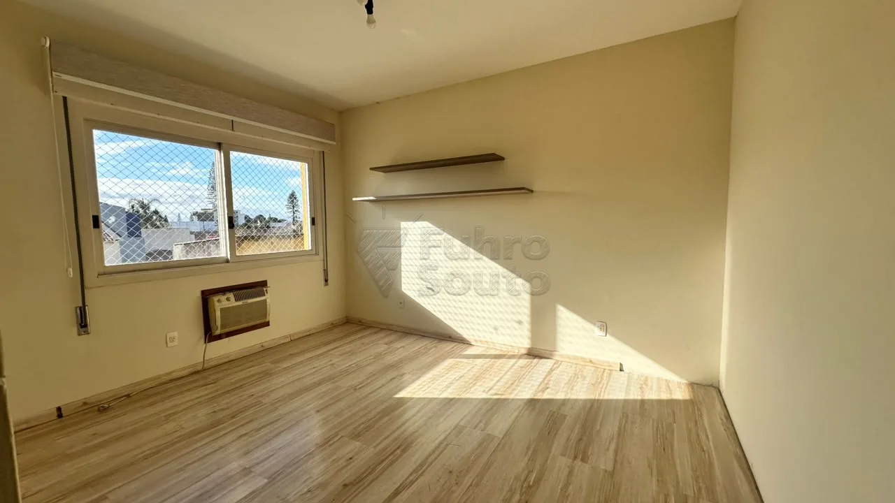 Comprar Apartamento / Padr&atilde;o em Pelotas R$ 700.000,00 - Foto 12