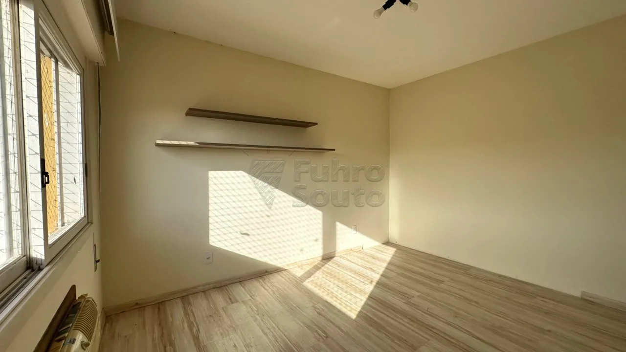Comprar Apartamento / Padr&atilde;o em Pelotas R$ 700.000,00 - Foto 14