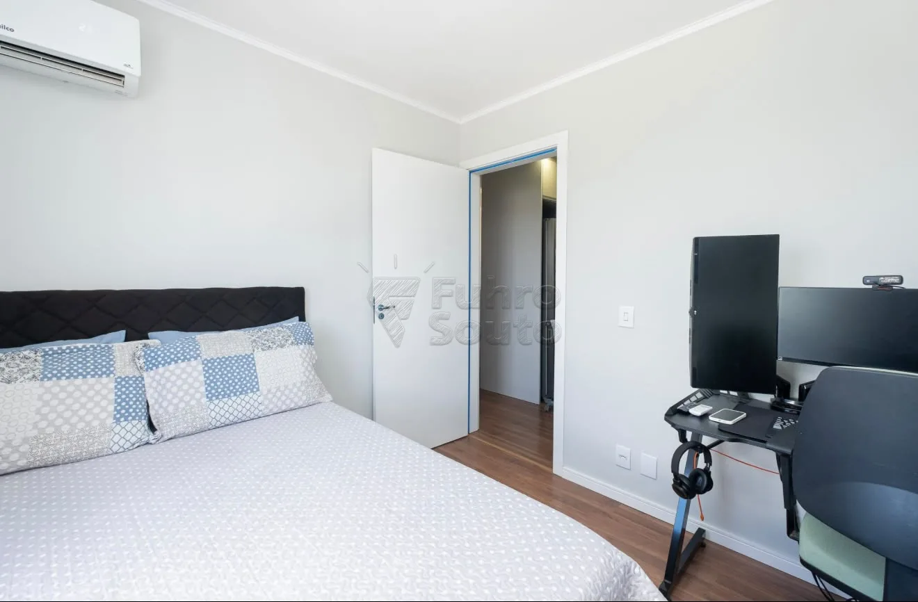 Comprar Apartamento / Padr&atilde;o em Pelotas R$ 280.000,00 - Foto 4