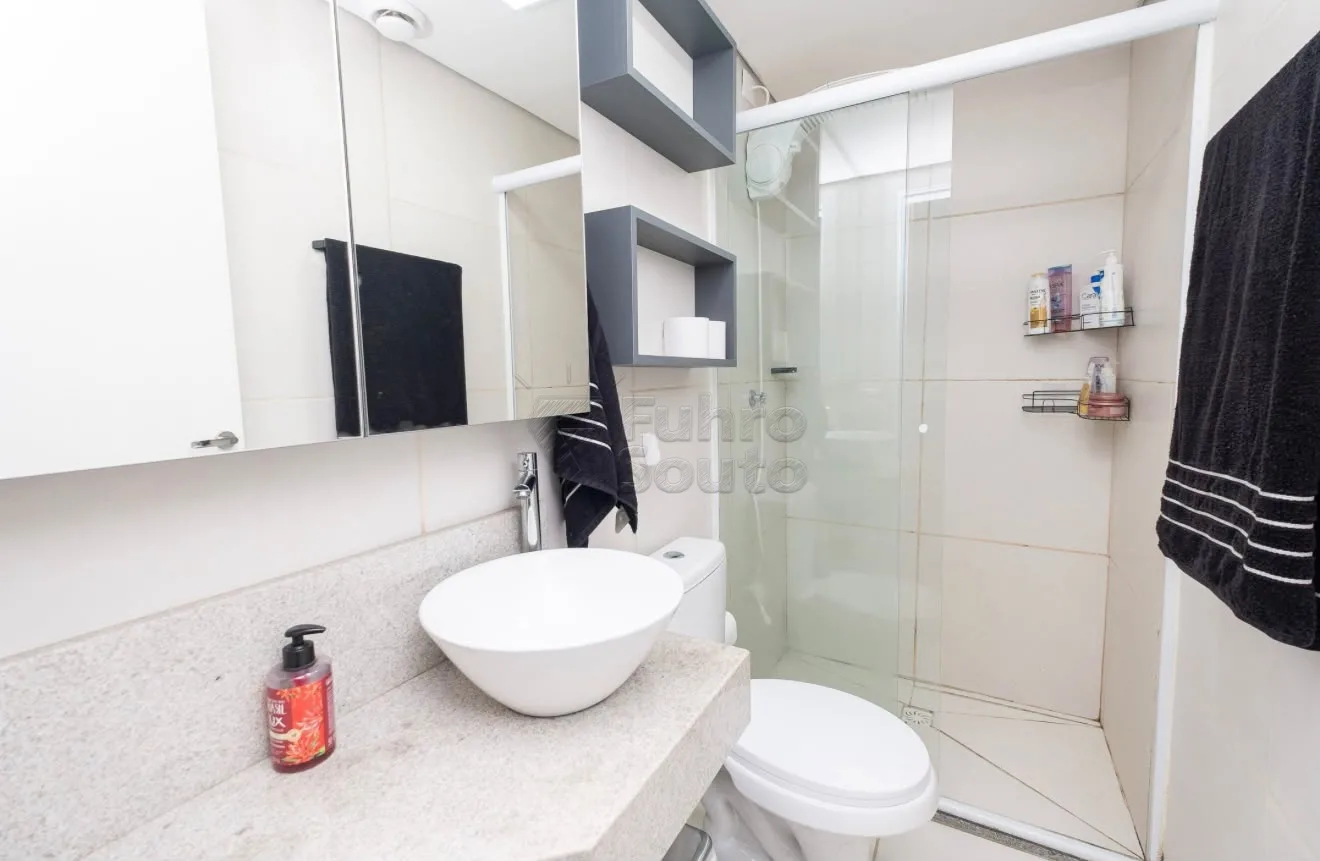 Comprar Apartamento / Padr&atilde;o em Pelotas R$ 280.000,00 - Foto 5