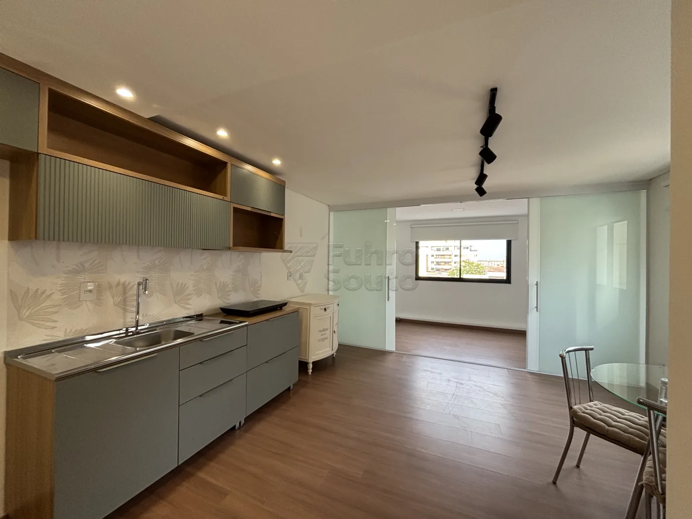 Comprar Apartamento / Padr&atilde;o em Pelotas R$ 280.000,00 - Foto 2