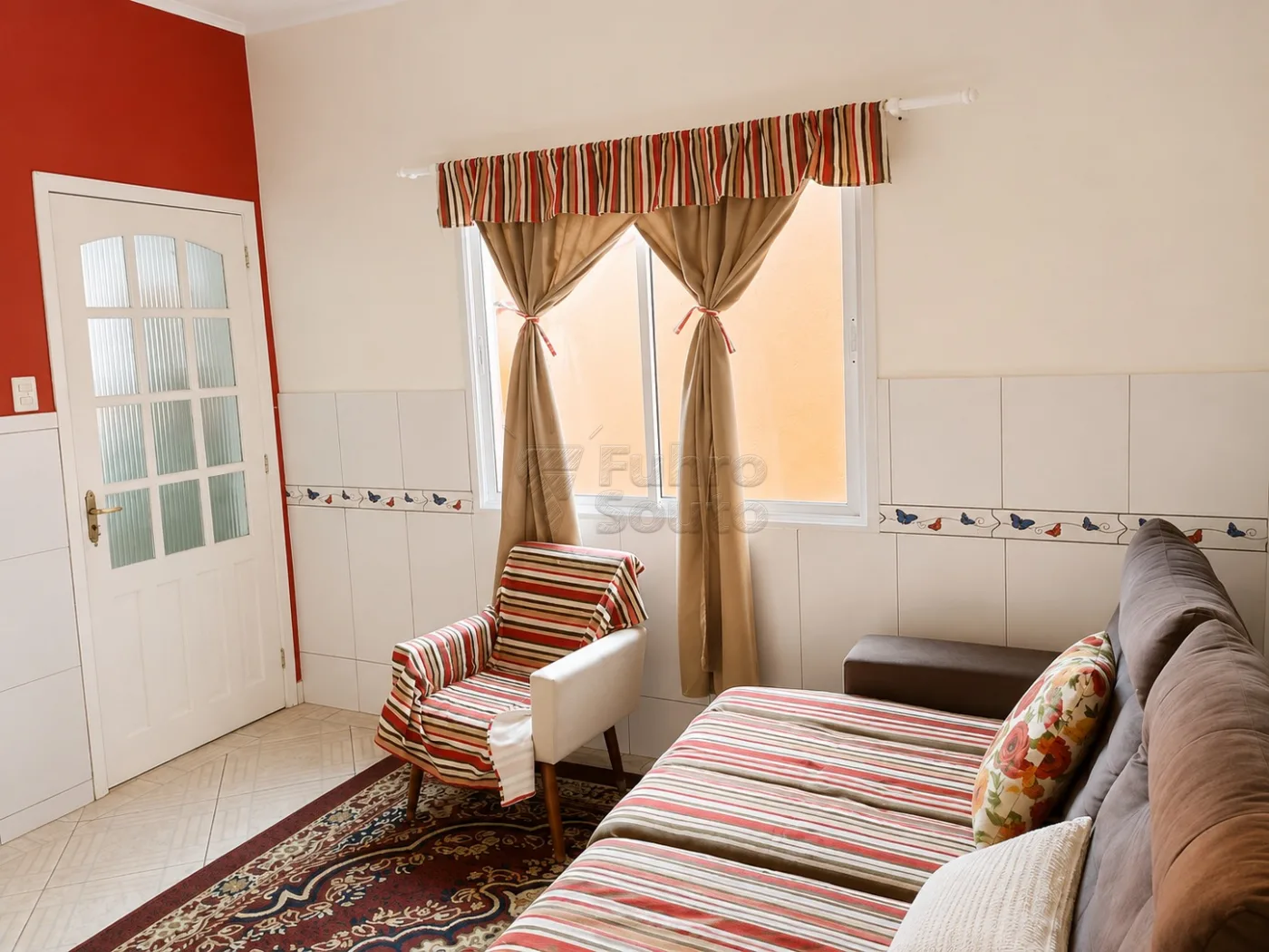 Comprar Casa / Padr&atilde;o em Pelotas R$ 590.000,00 - Foto 3