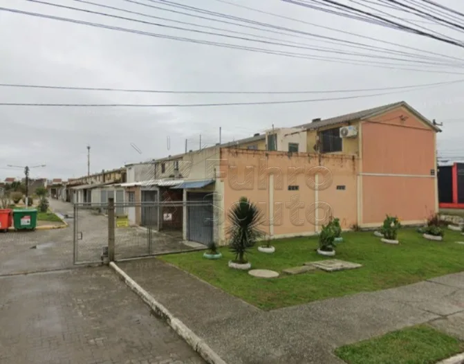 Comprar Casa / Padr&atilde;o em Pelotas R$ 130.000,00 - Foto 1