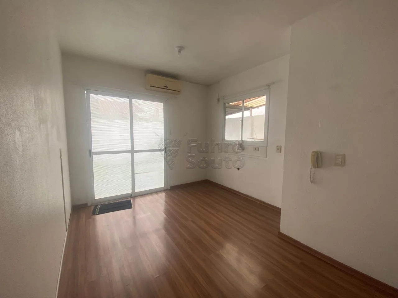 Comprar Casa / Condom&iacute;nio em Pelotas R$ 235.000,00 - Foto 2