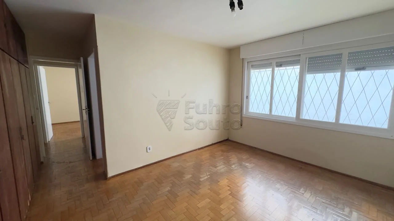 Comprar Casa / Padr&atilde;o em Pelotas R$ 920.000,00 - Foto 6