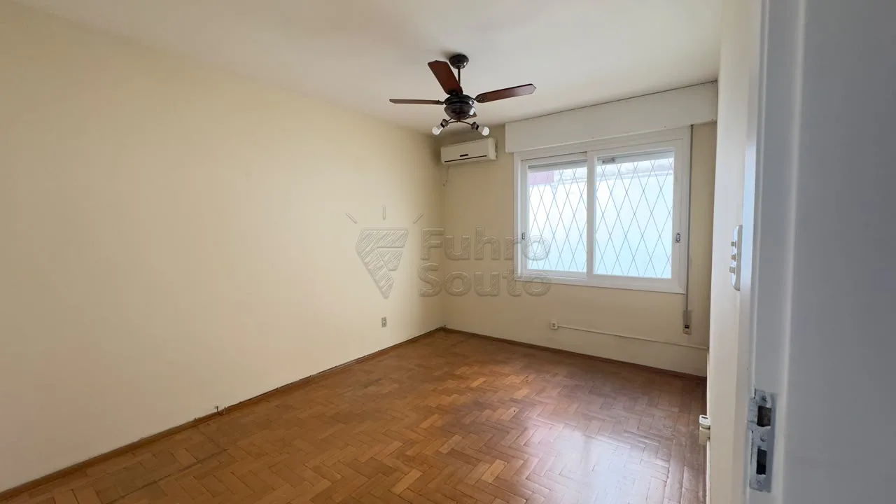 Comprar Casa / Padr&atilde;o em Pelotas R$ 920.000,00 - Foto 3